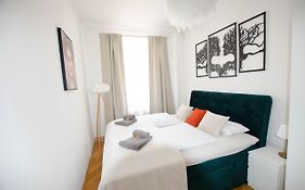 CASARINA - Stilvoller Altbau in zentraler Lage